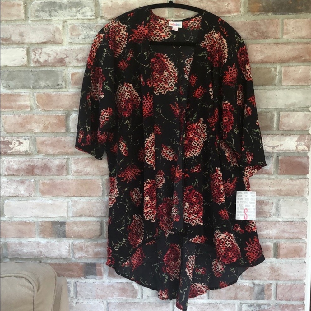 BNWT LuLaRoe Lindsay S Black with pixelated flower